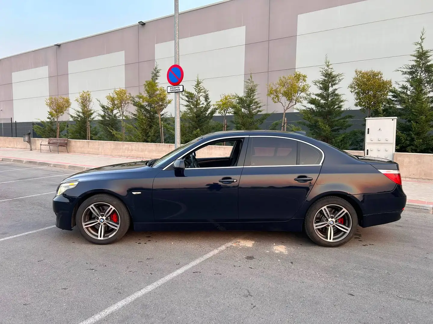 BMW 525 525xi Azul - 2