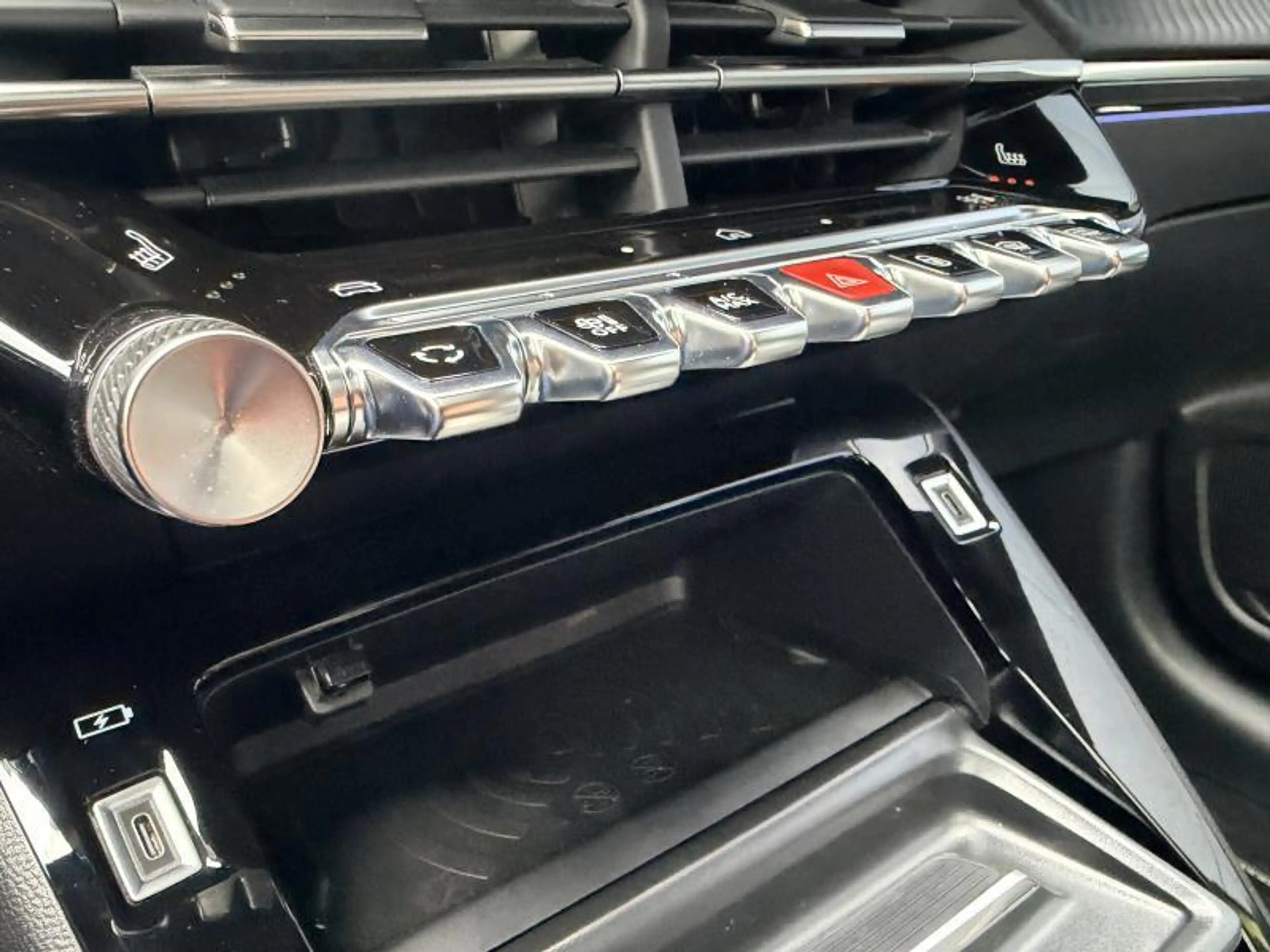 Peugeot 208 Electrique 156Ch - GT - Alcantara - GPS - Carplay/ — photo 15