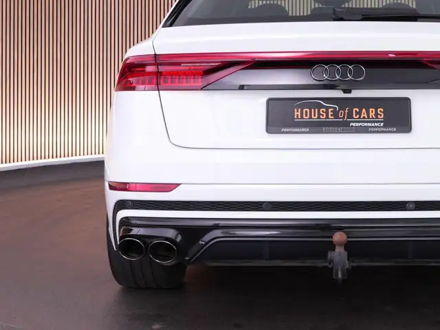 Audi Q8 view 25