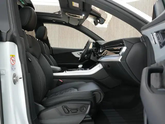 Audi Q8 view 4