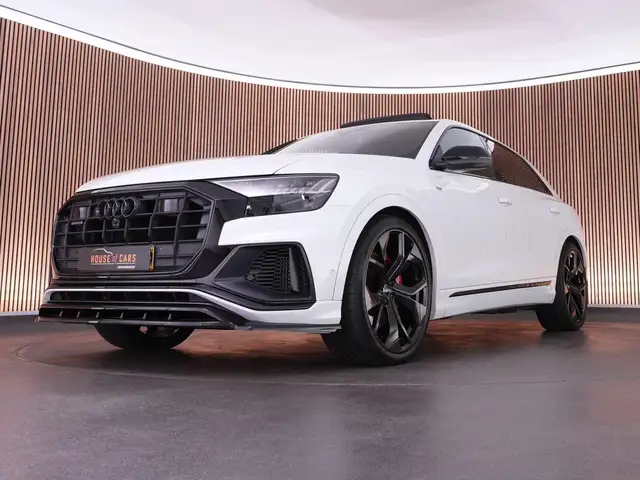 Audi Q8 view 28