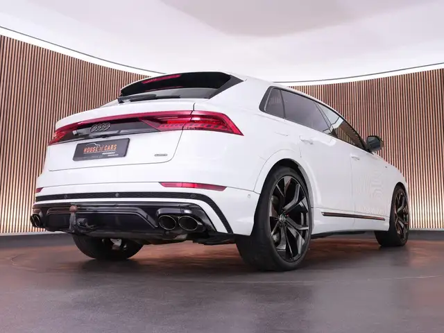 Audi Q8 view 29