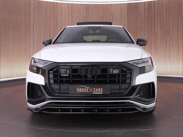 Audi Q8 view 6