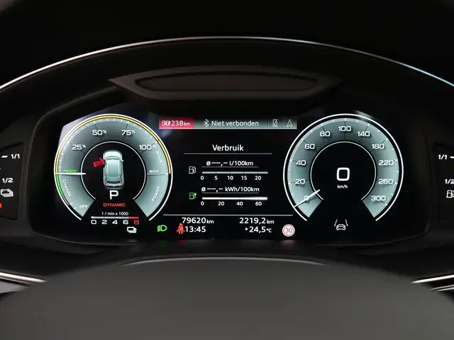 Audi Q8 view 14