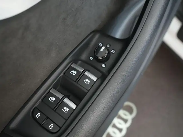 Audi Q8 view 20