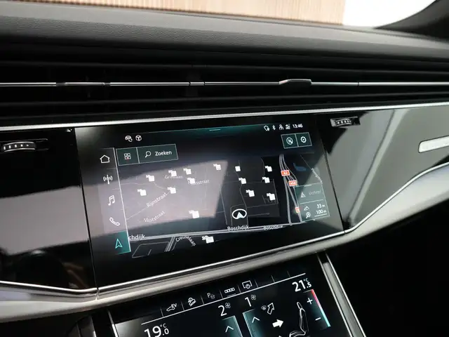 Audi Q8 view 27