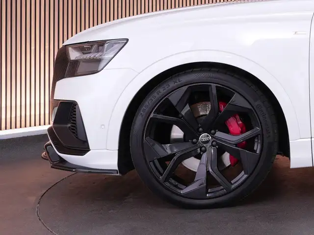 Audi Q8 view 30
