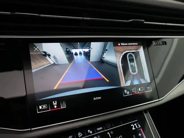 Audi Q8 view 18