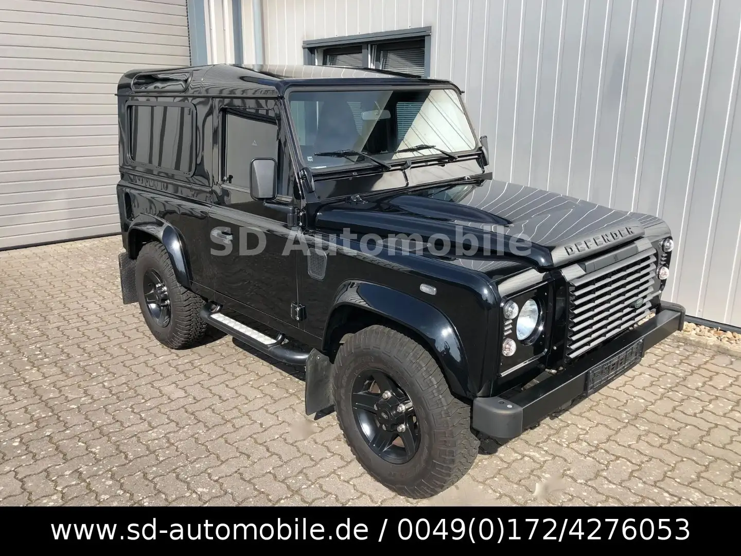 Land Rover Defender 90 E Station Wagon BLACK-DESIGN-PACK Černá - 1