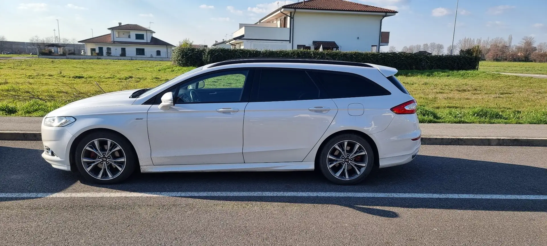 Ford Mondeo SW 2.0 tdci bt ST-Line s&s 210cv powershift Bianco - 2