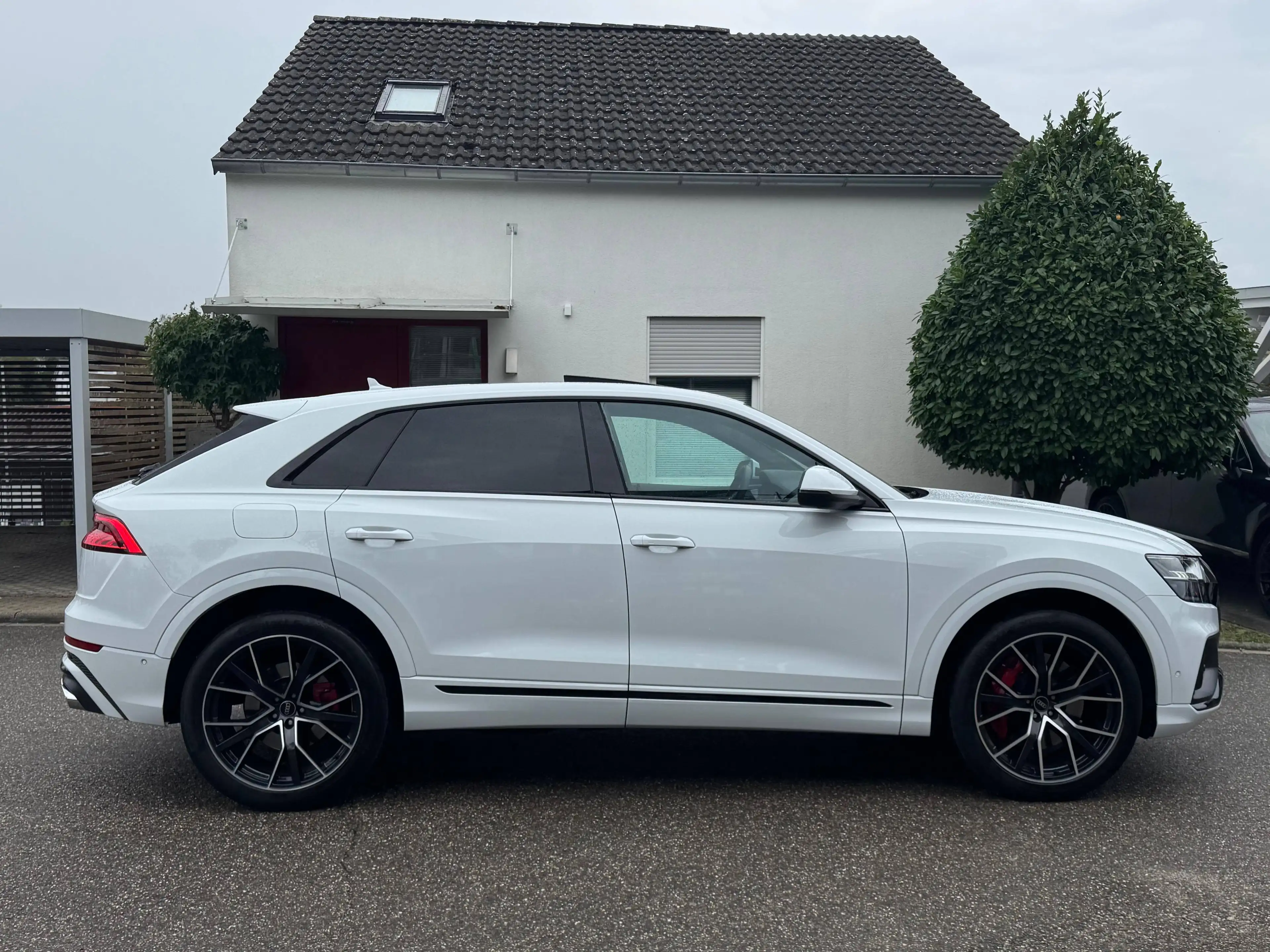 Audi SQ8 4.0 TFSI V8 quattro / Panorama / Matrix / Bang&Olufsen / HUD / AHK / Standheizung / unfallfrei / Garantie — photo 11