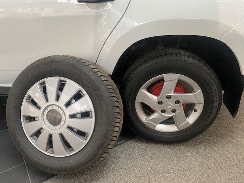 Dacia Duster I Laureate 1.6 SCe 4x4 — photo 9