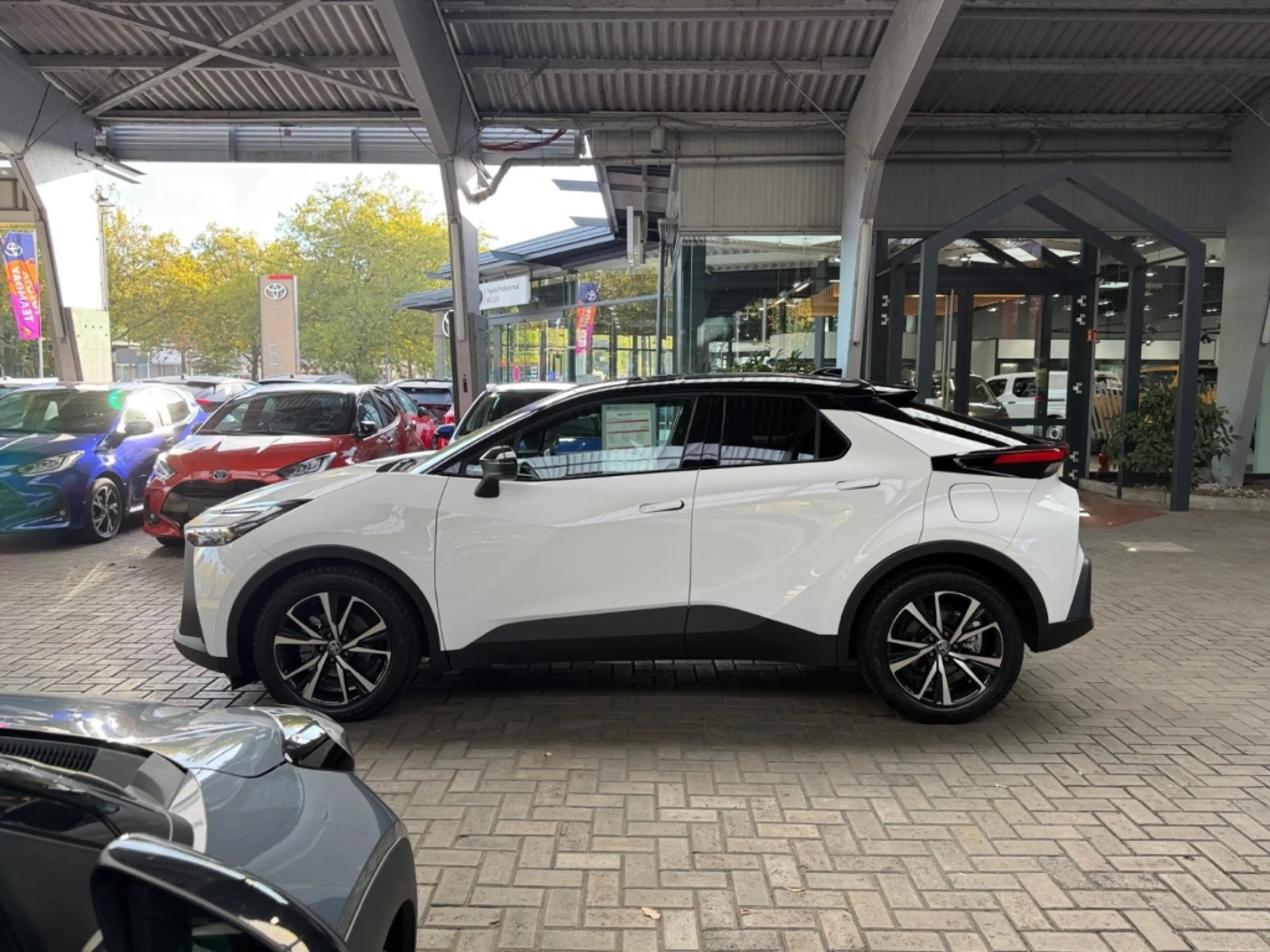 Toyota C-HR 1.8 Hybrid Teamplayer *Technik Paket*CAM*SHZ* — photo 5