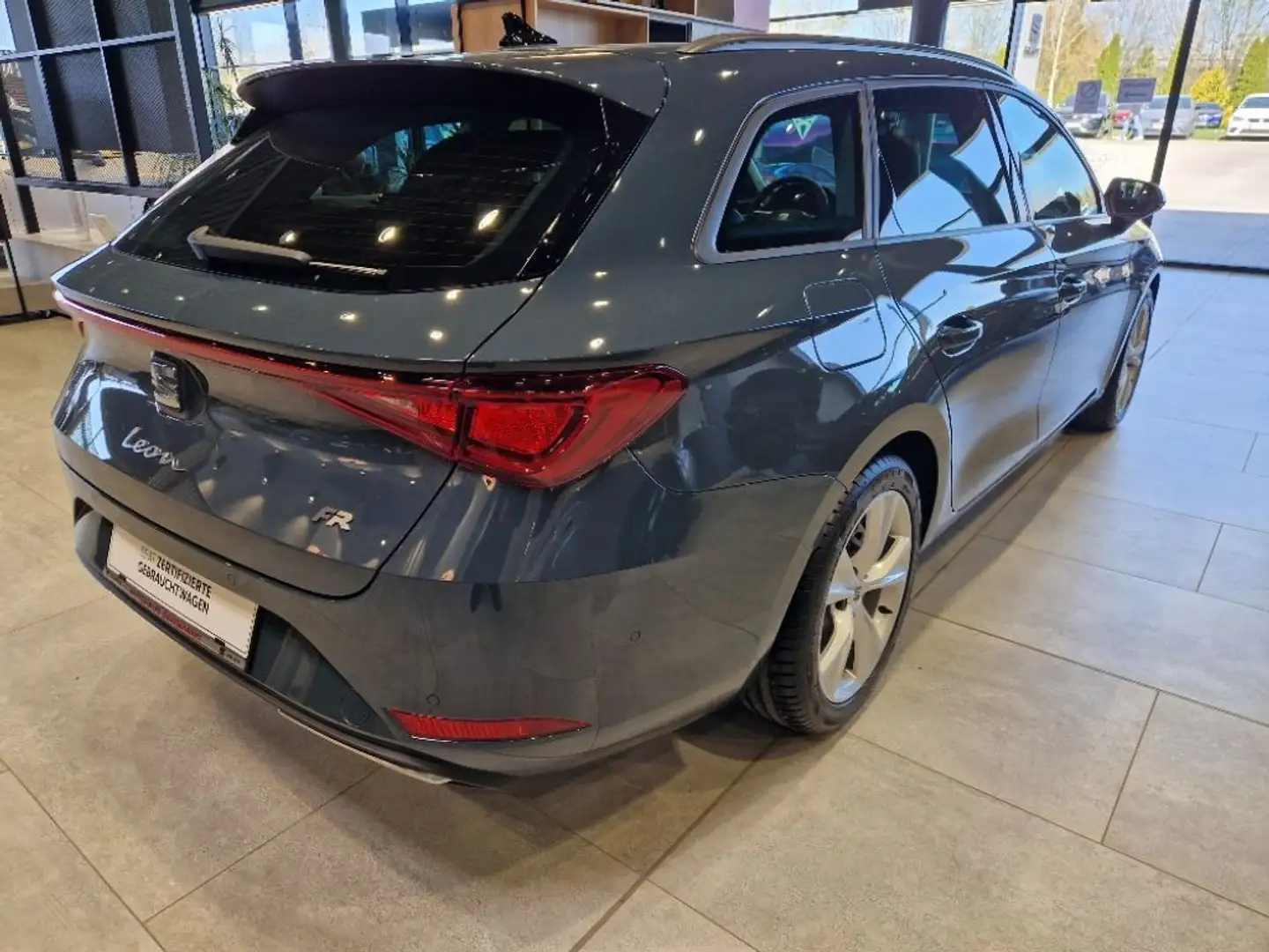 SEAT Leon Sportstourer 1.5 eTSI -FR-  Navi+DSG+LED Blau - 2