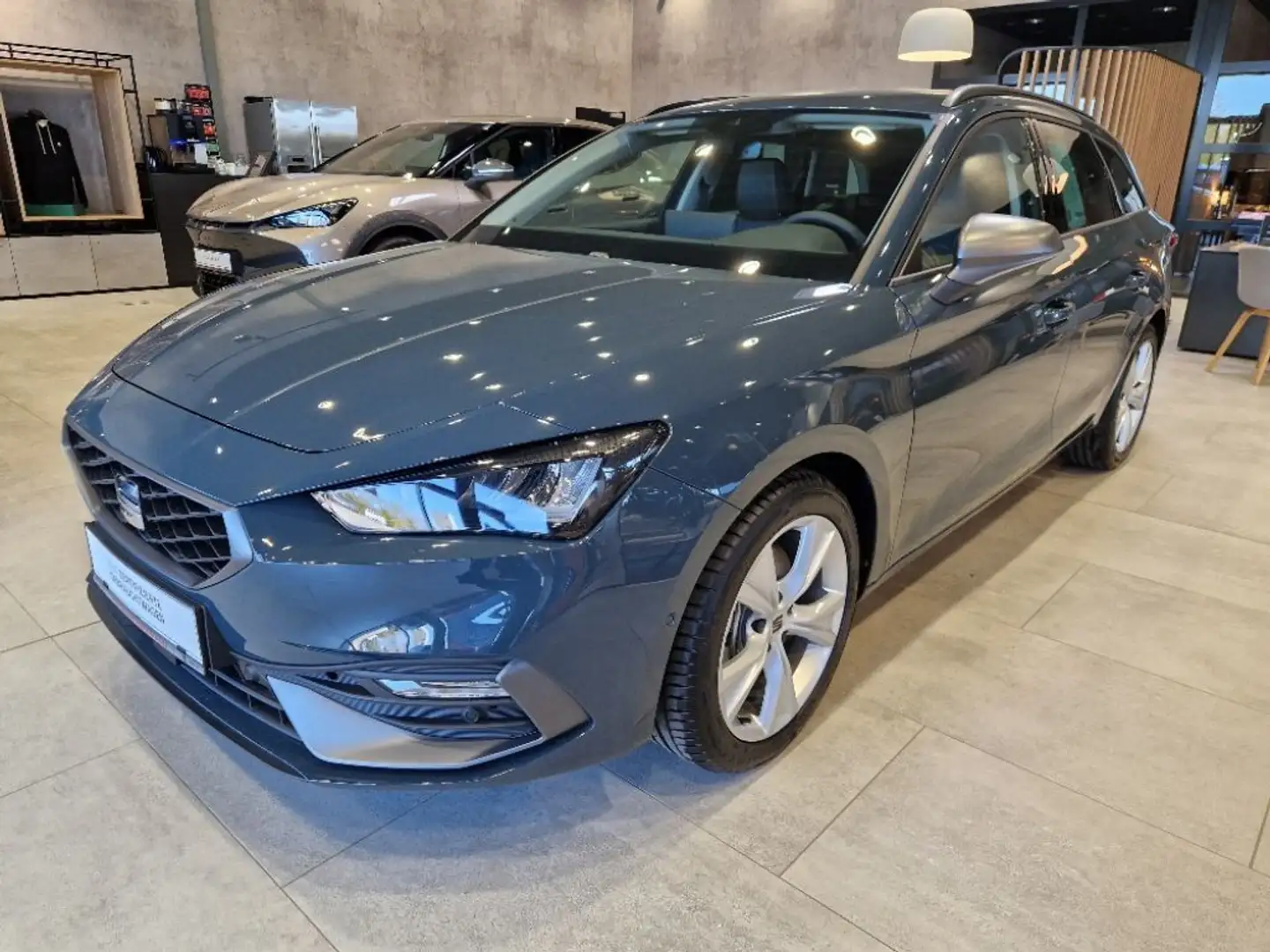 SEAT Leon Sportstourer 1.5 eTSI -FR-  Navi+DSG+LED Blau - 1