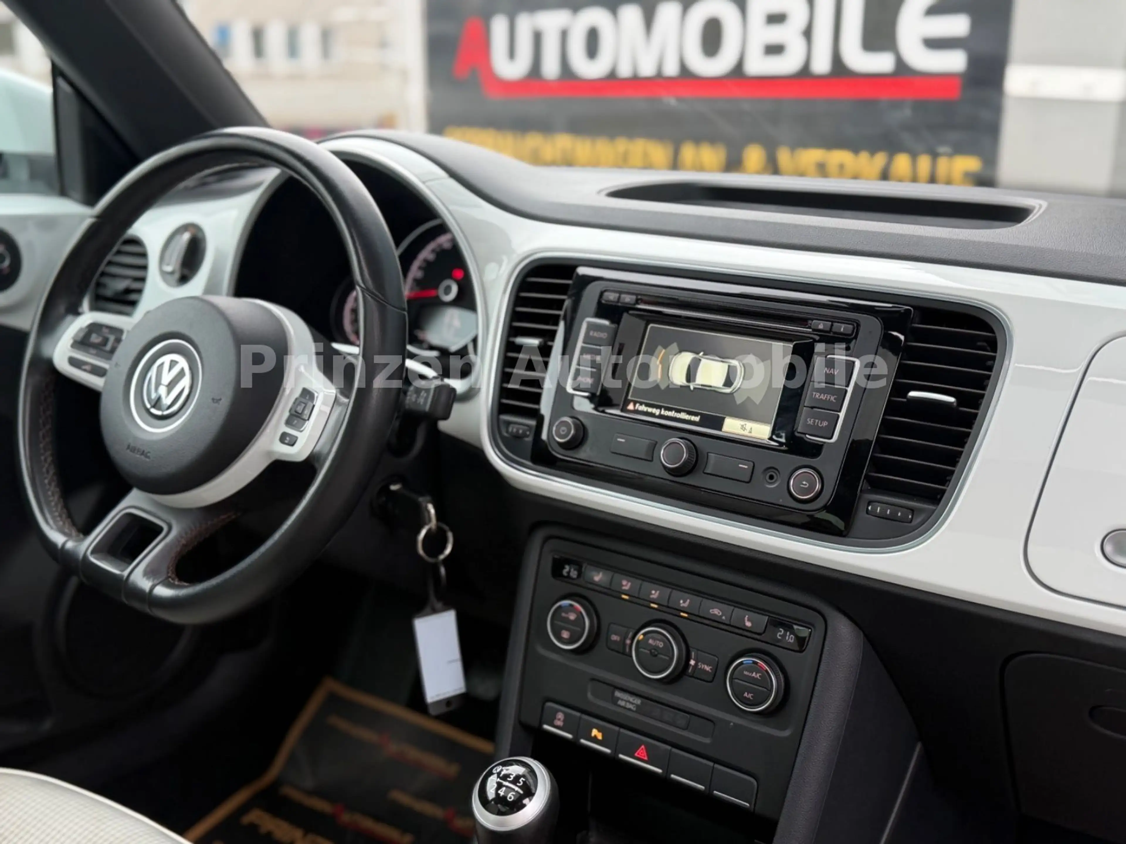 Volkswagen Beetle 1,2 TSI Cup BMT*Panorama*Sitzhzg*Open SKY — photo 12