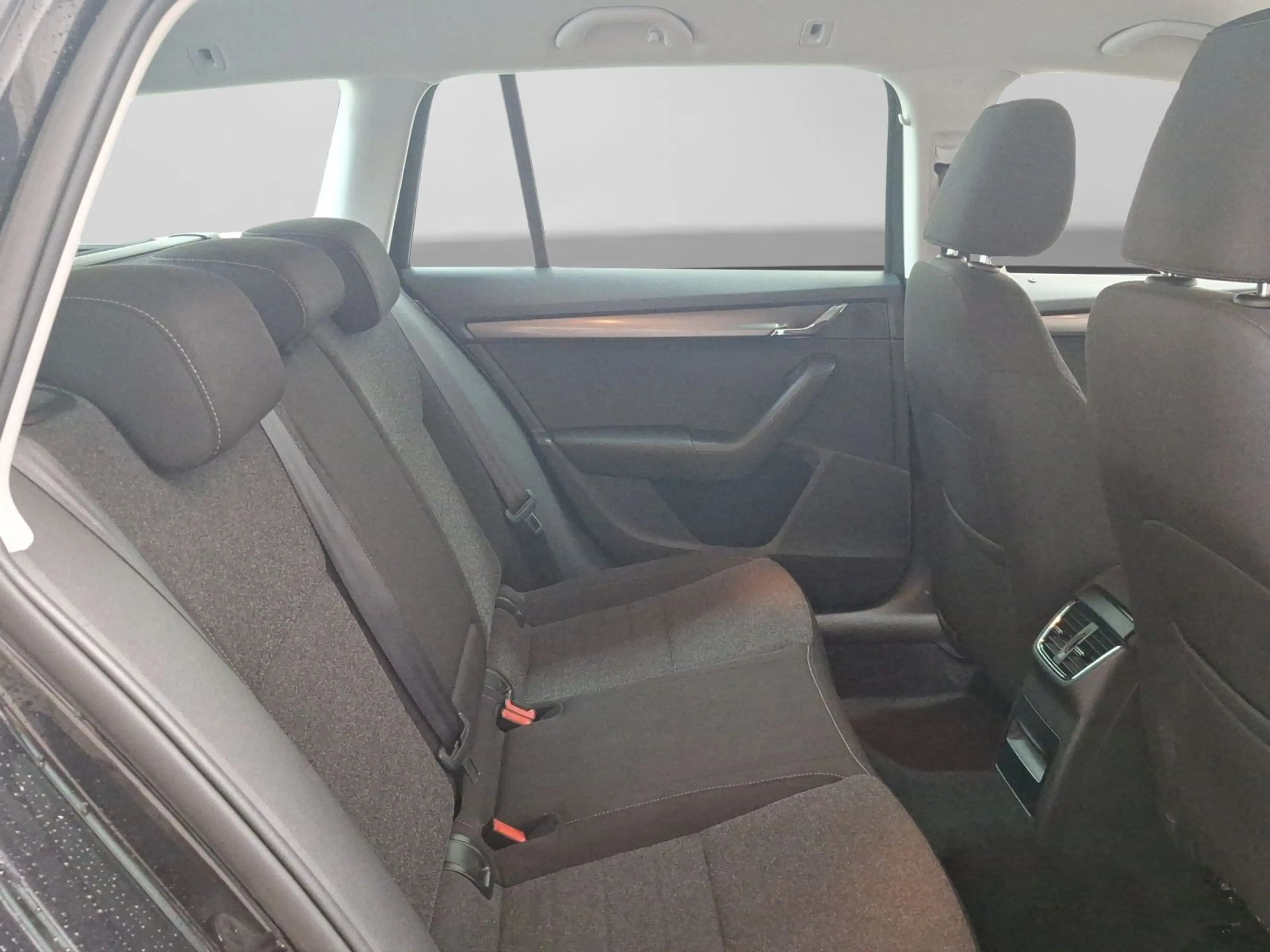 Skoda Octavia Combi 2.0 TSI DSG SOLEIL AHK LM18 eKLAPP — photo 6