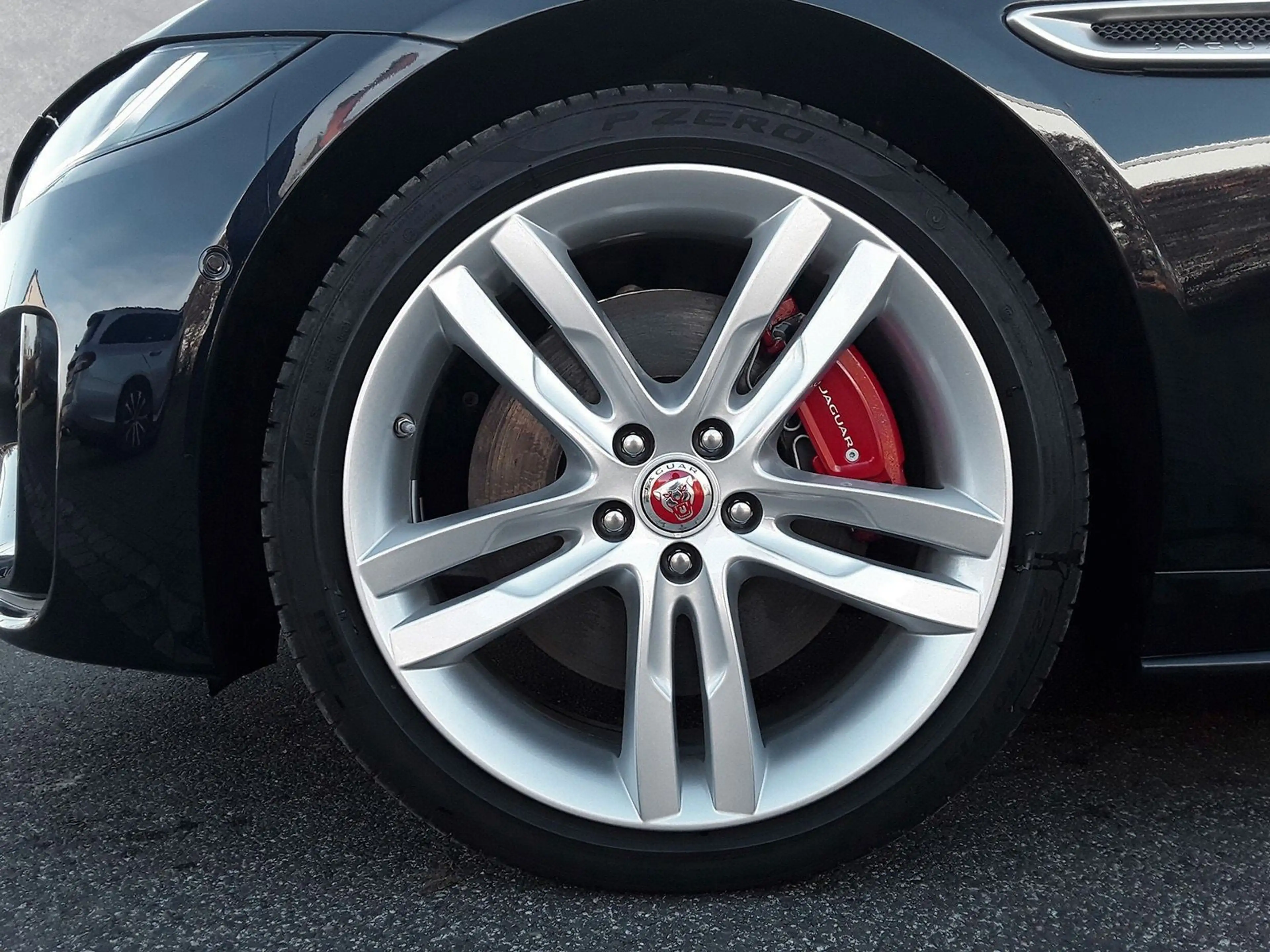 Jaguar XE R-Dynamic HSE AWD D200 Vollausstattung — photo 8