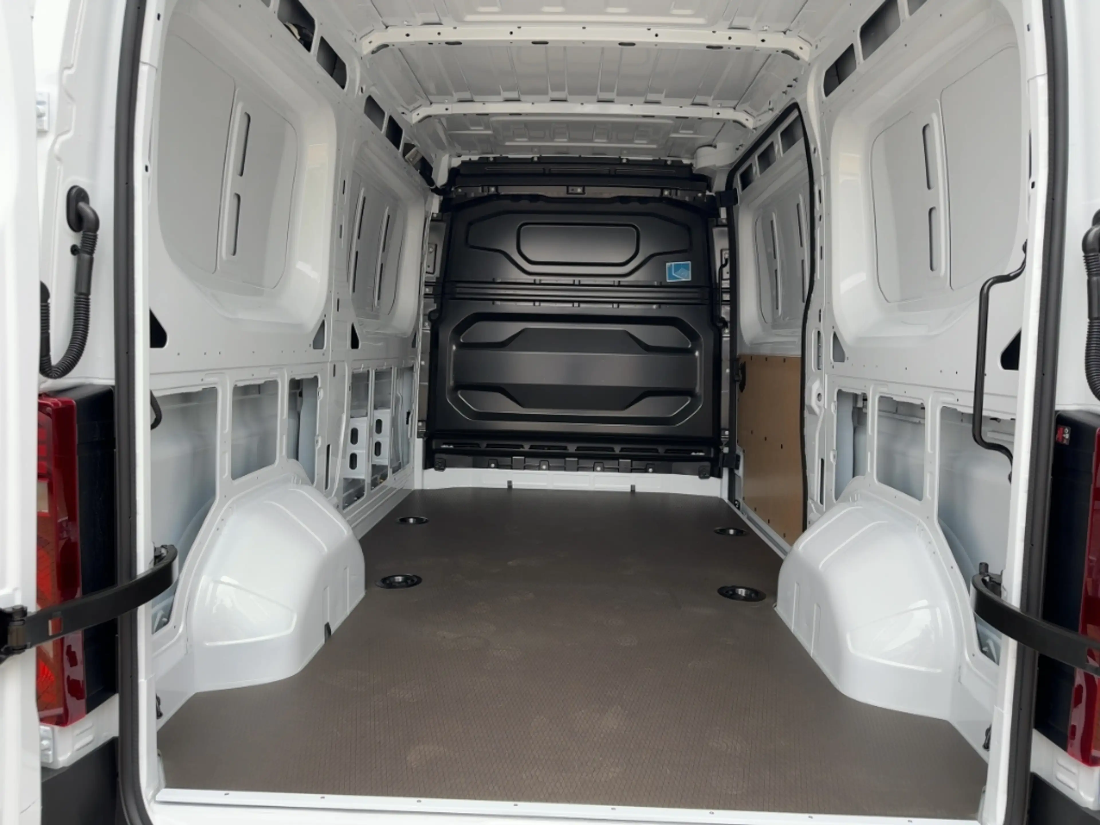 Nissan Interstar N-CONNECTA EV L2H2 87kWh Winter/270°/LRB — photo 12