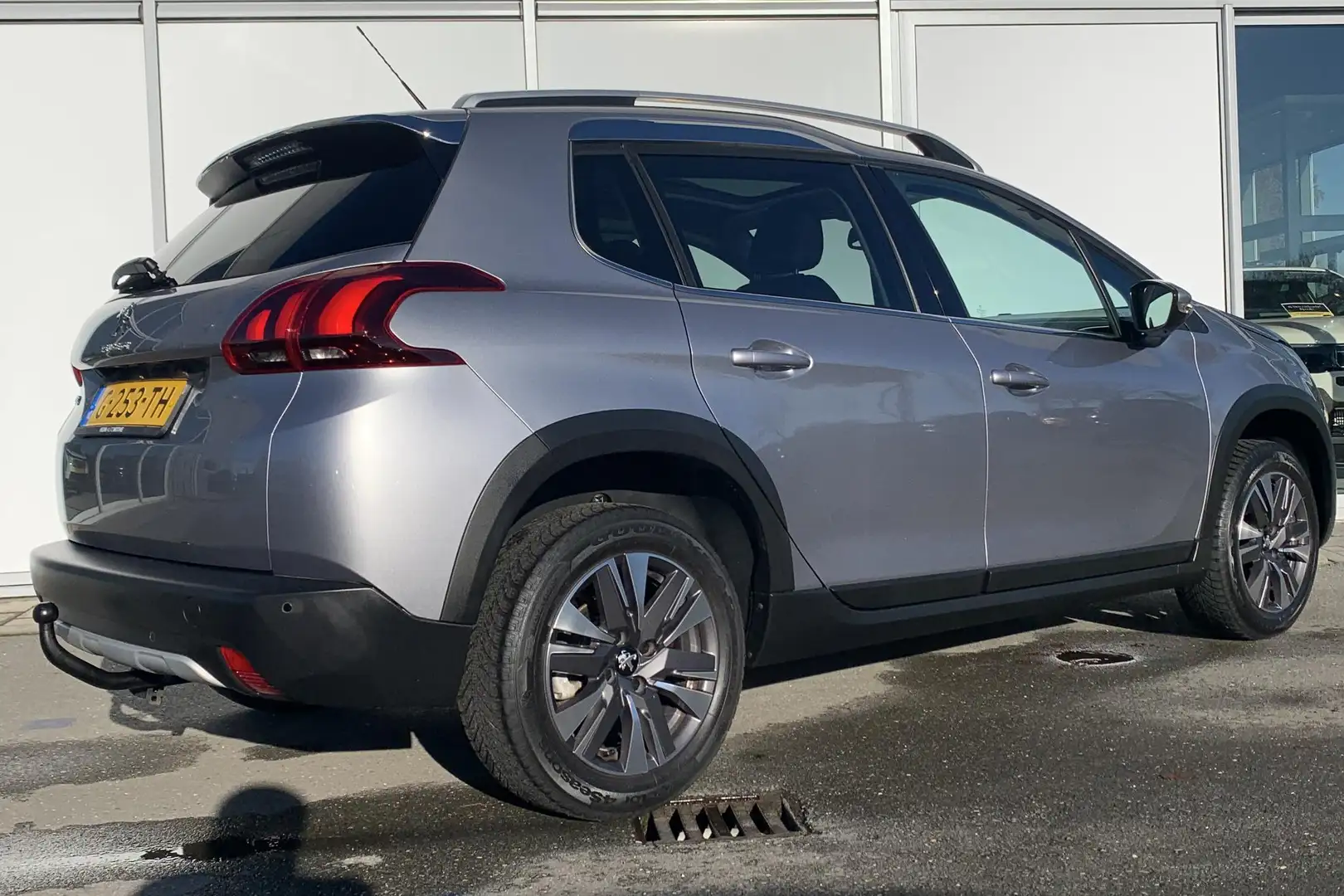 Peugeot 2008 1.2 110PK Allure | Dealeronderhouden | Trekhaak | Gris - 2