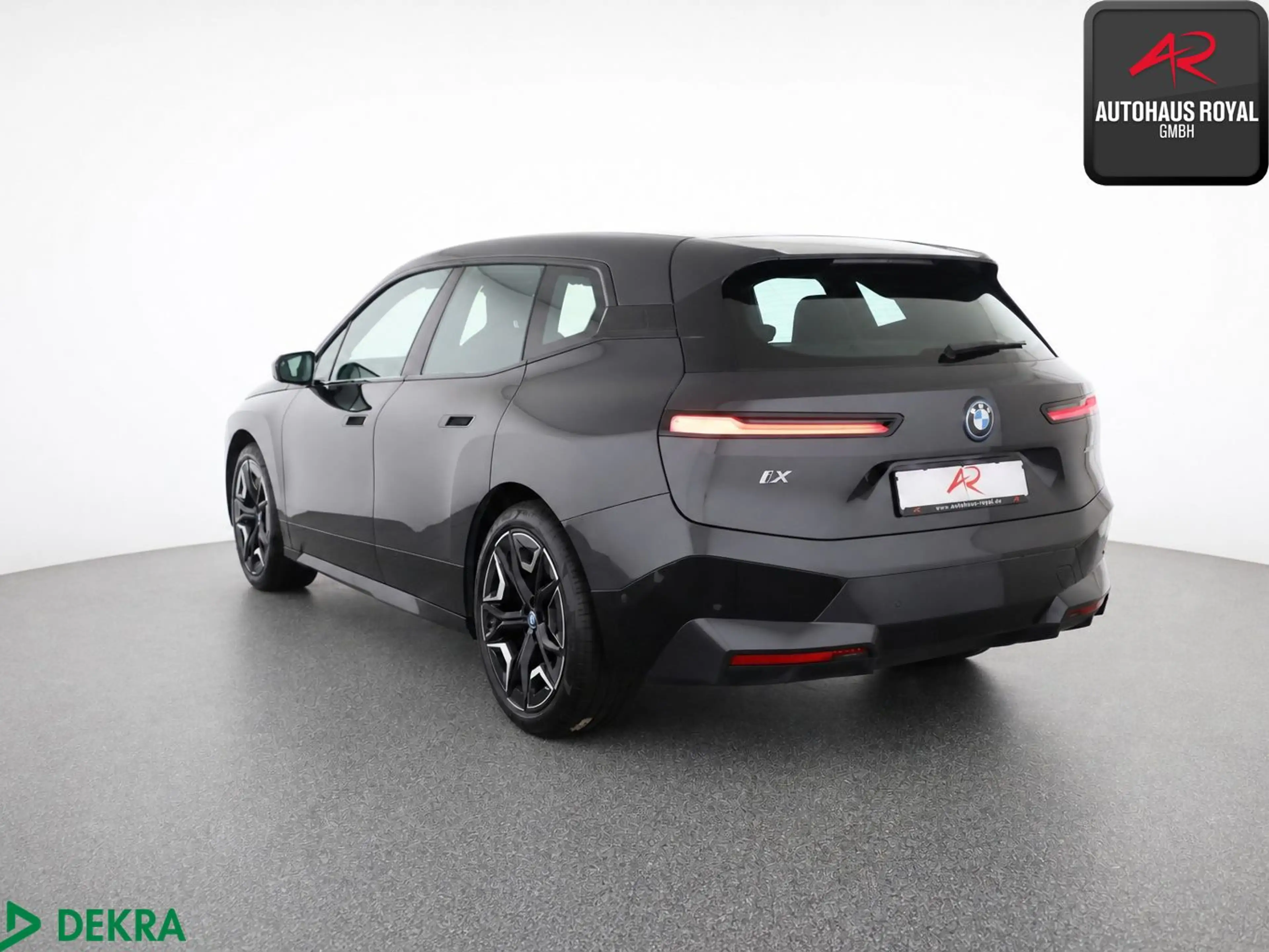 BMW iX xDrive50 SPORT SKYLOUNGE,360GRAD,SITZKLIMA,SH — photo 3