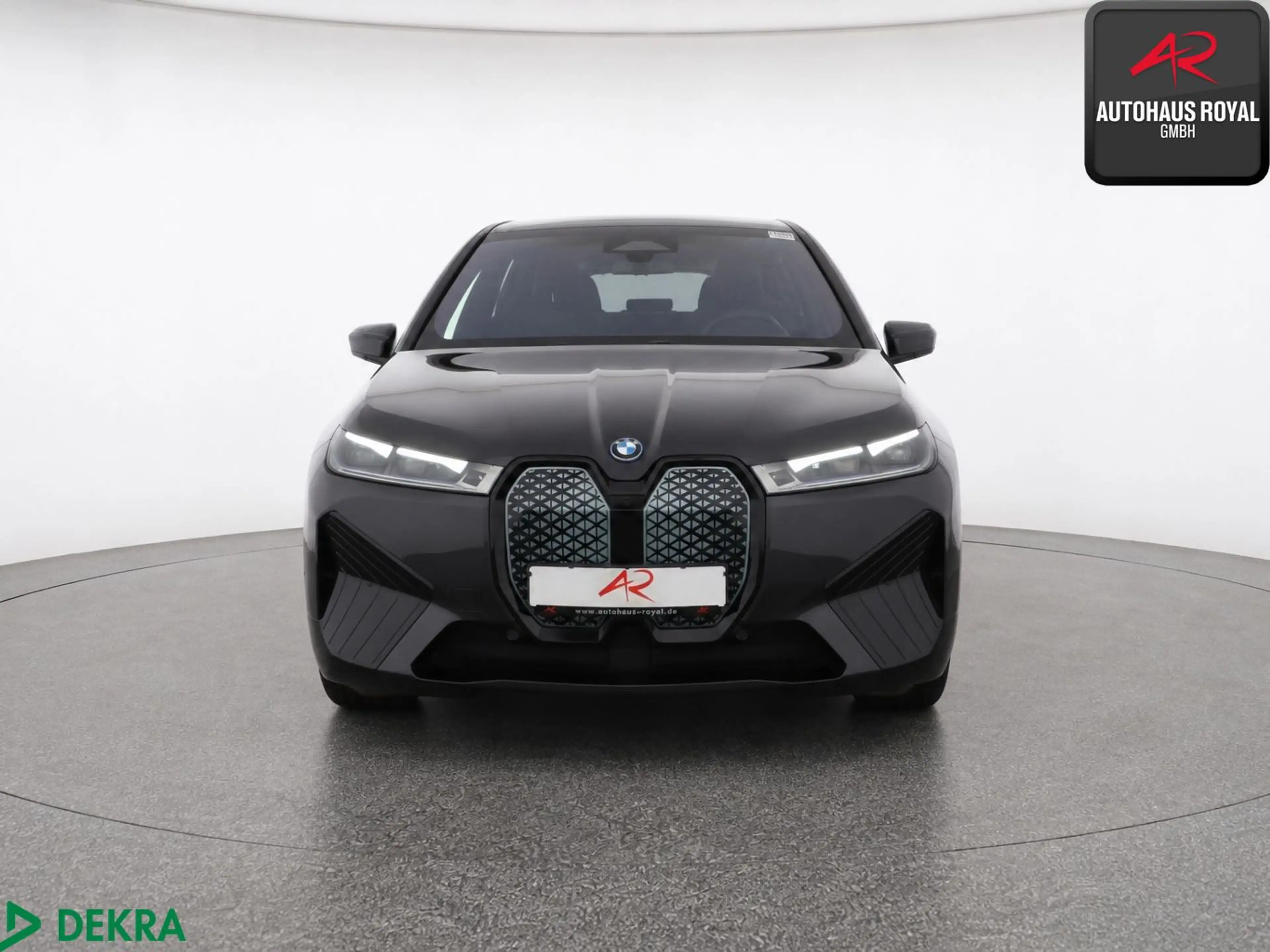BMW iX xDrive50 SPORT SKYLOUNGE,360GRAD,SITZKLIMA,SH — photo 8