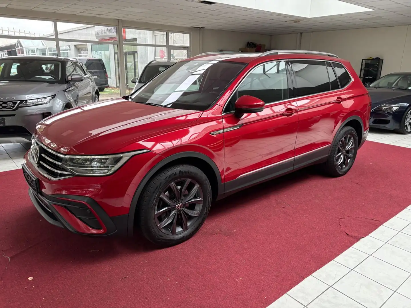 Volkswagen Tiguan Allspace NAVI+LED+PANO+KAM+VIRTUAL+7SITZE Rot - 1