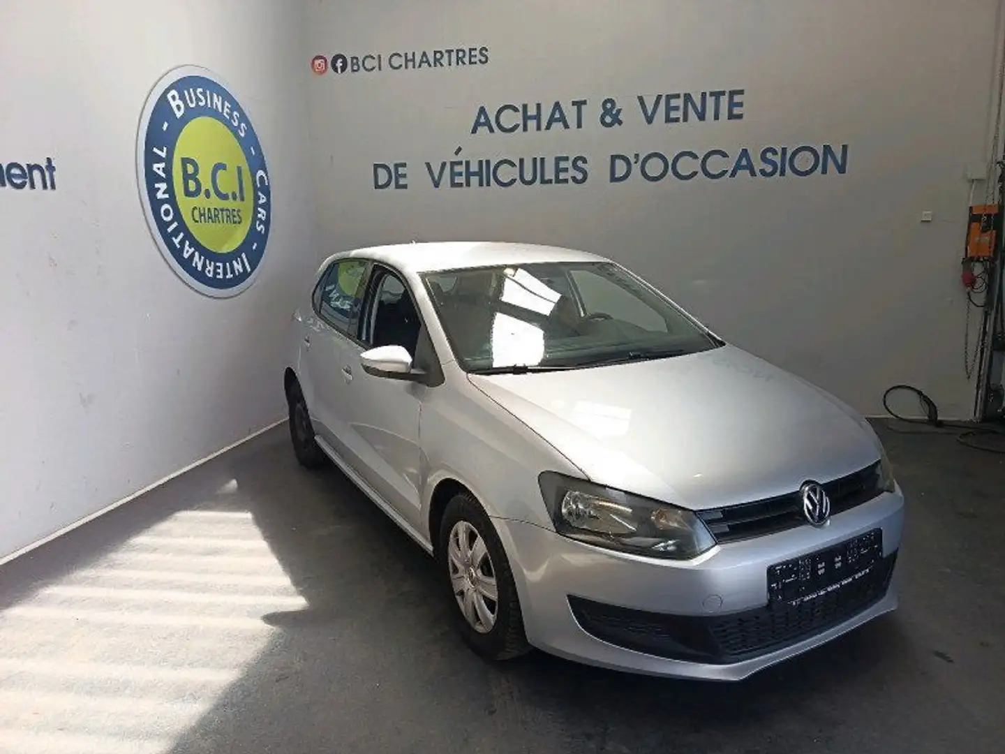 Volkswagen Polo 1.2 60CH TRENDLINE 5P Gris - 2
