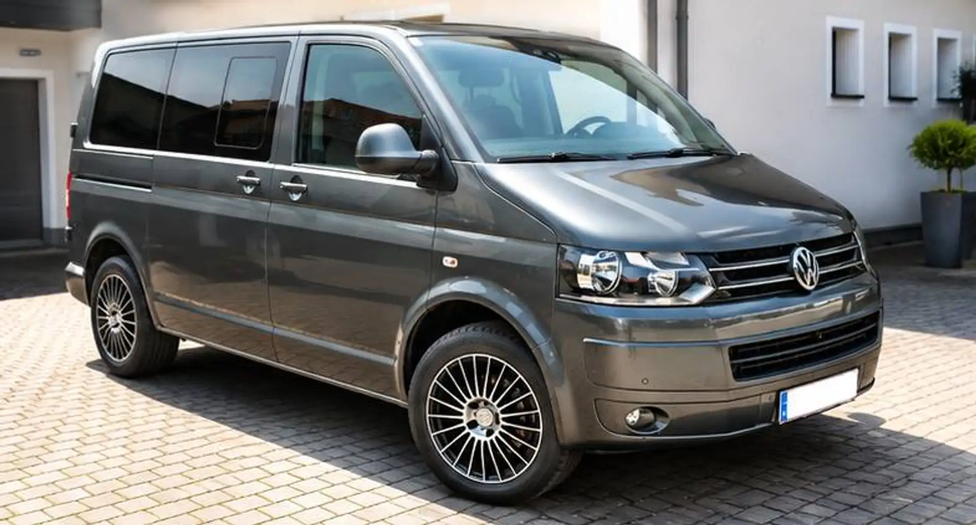 Volkswagen T5 Caravelle Caravelle Comfortline 2,0 TDI D-PF Comfortline Grau - 1