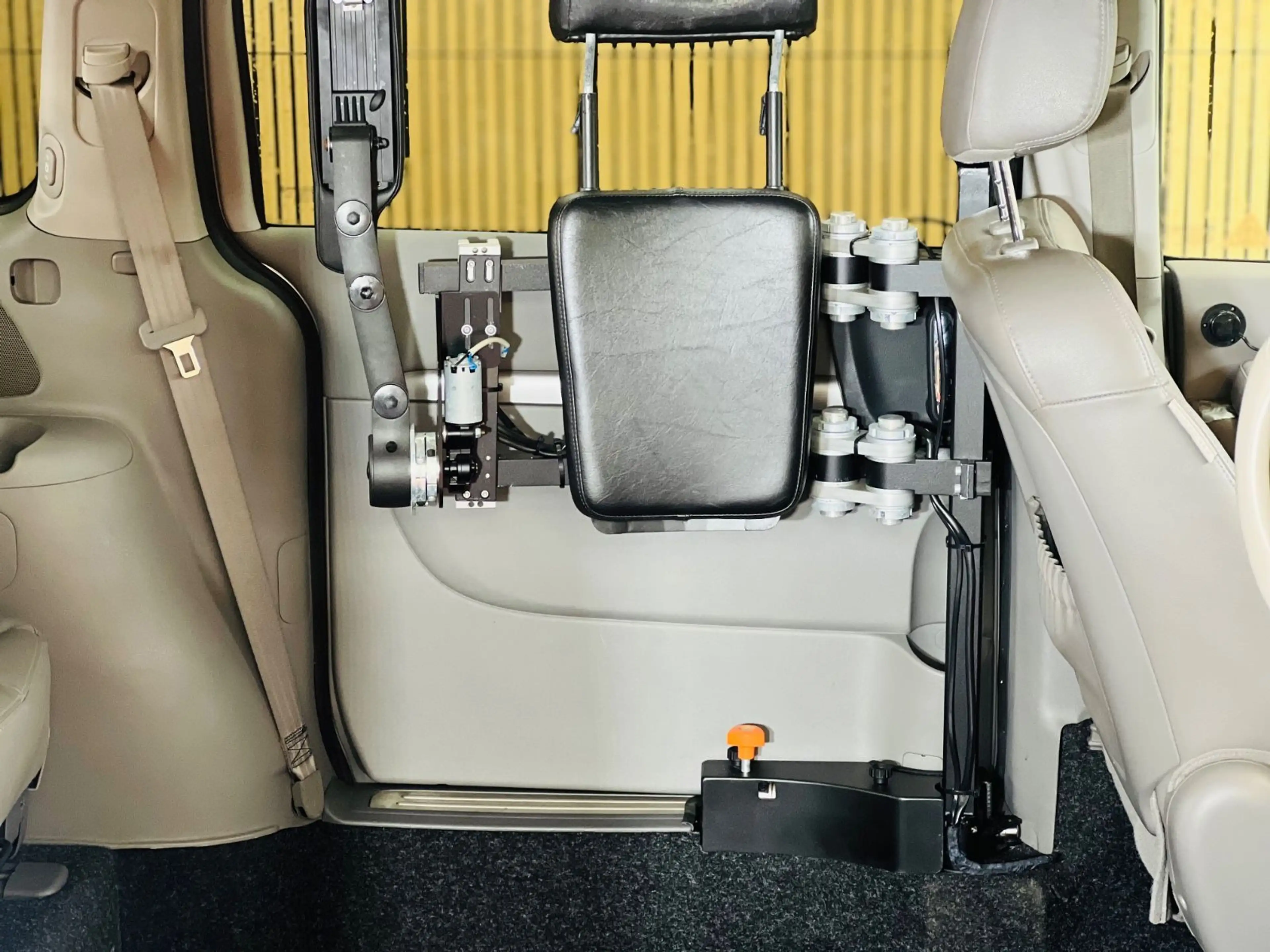 Kia Carnival Behindertengerecht-AktivFahrer — photo 15