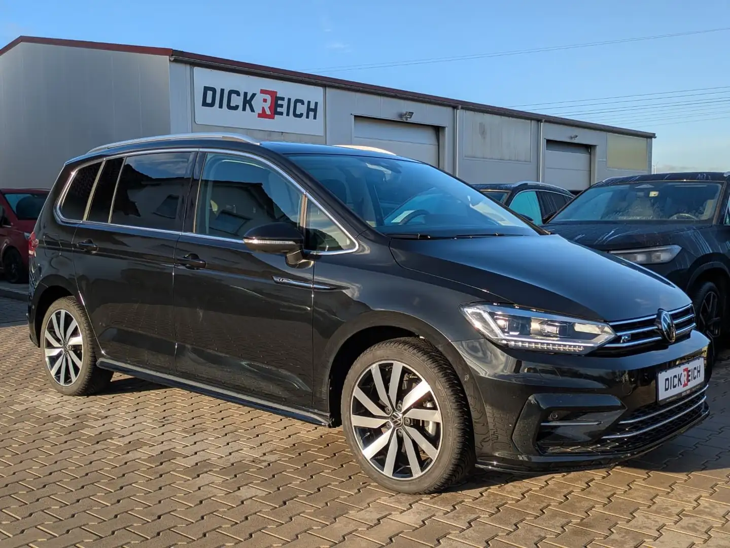 Volkswagen Touran 2.0 DSG R-Line High. Pano 7-Si IQ.Dri AHK Noir - 1