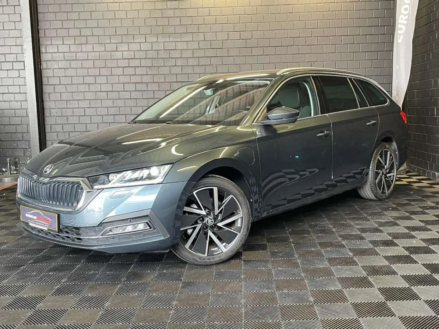 Skoda Octavia iV Estate Style 1.4 PHEV 204 CV ** tête haute* Gris - 1