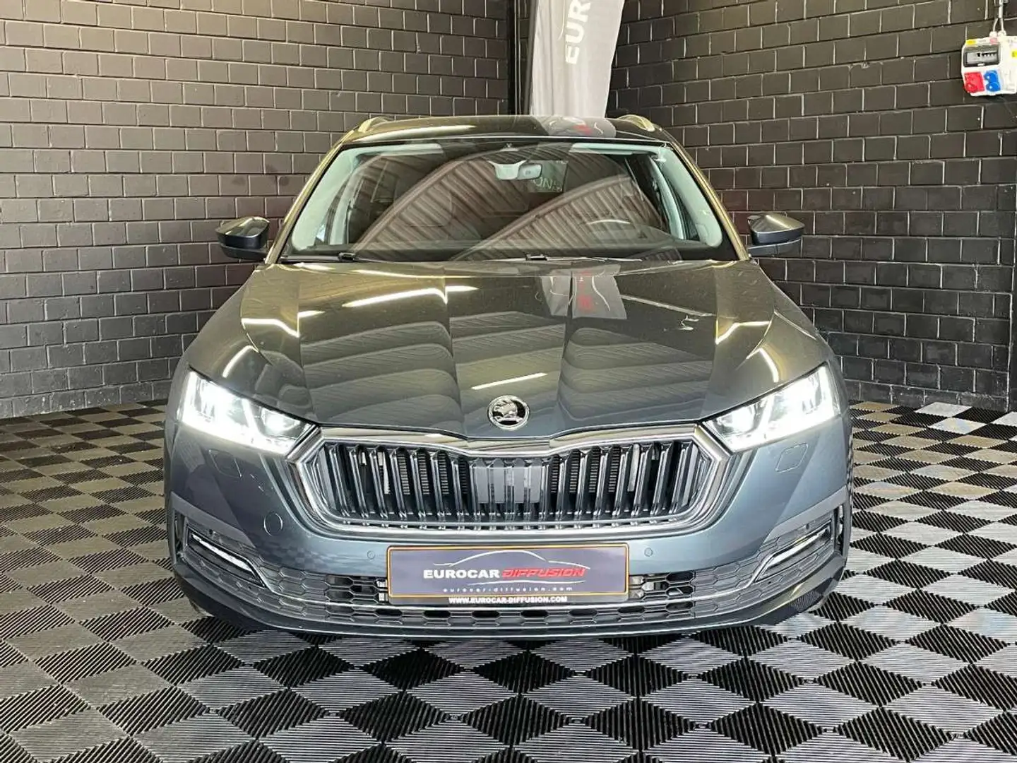 Skoda Octavia iV Estate Style 1.4 PHEV 204 CV ** tête haute* Gris - 2
