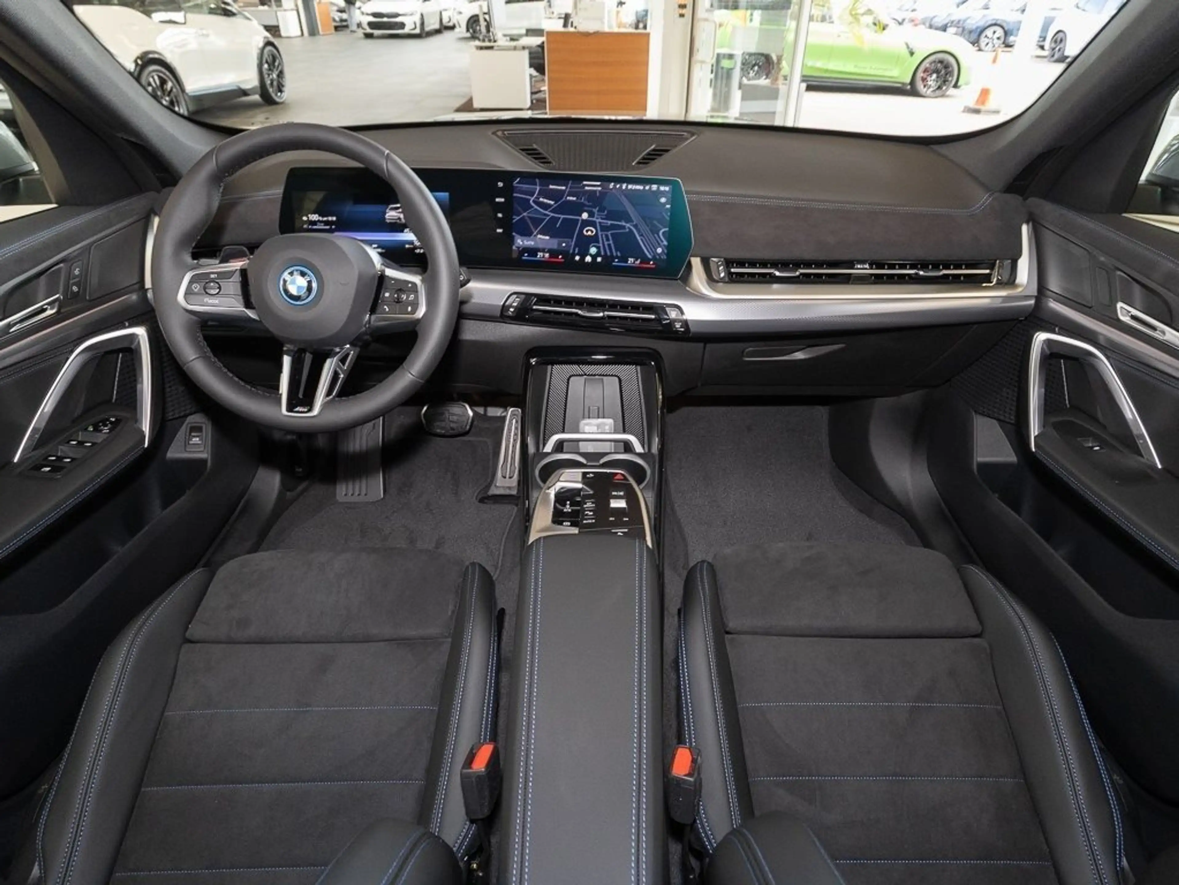 BMW iX1 eDrive20 M Sport AHK RFK NAVI Standh. LED — photo 10