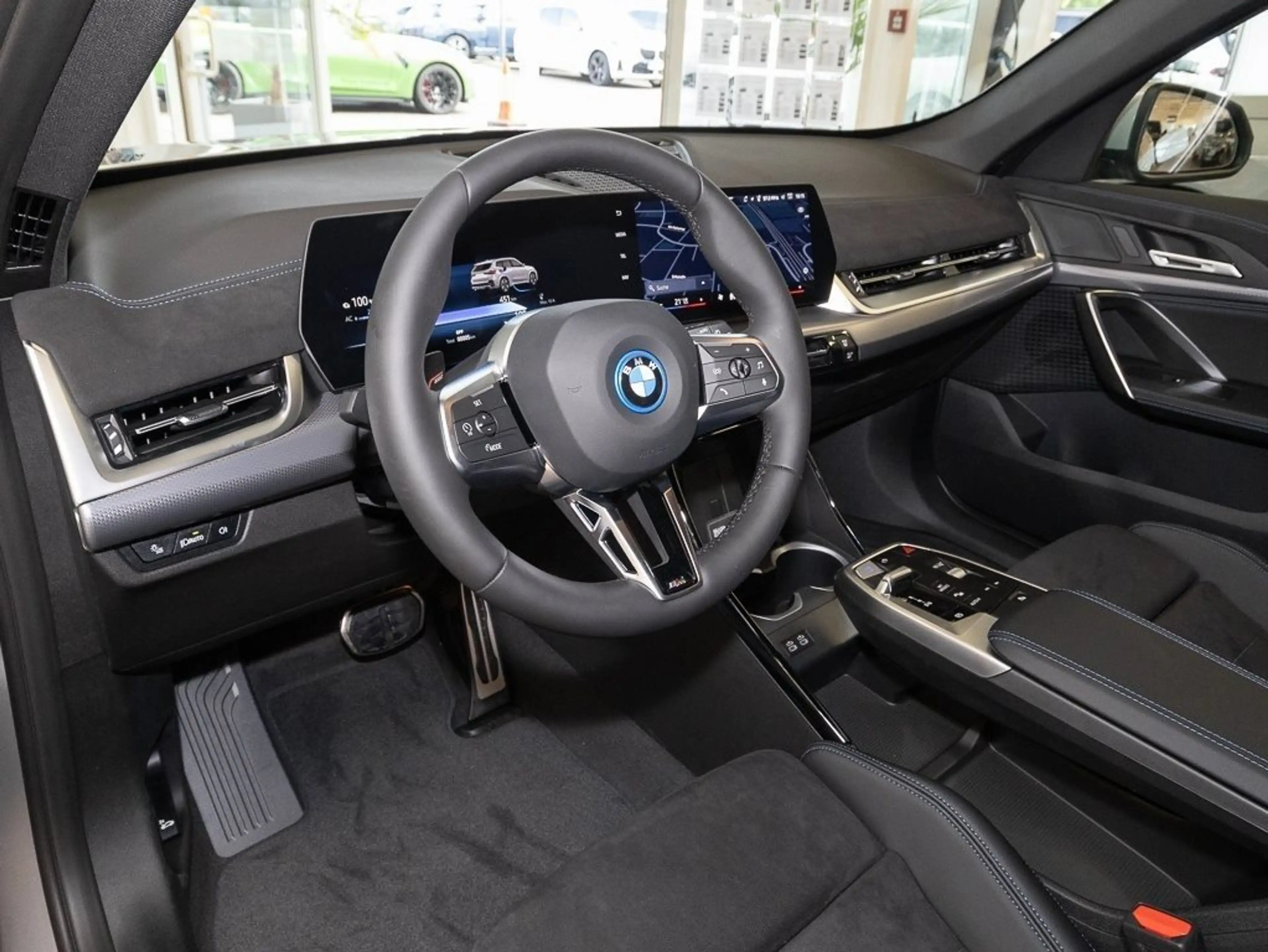 BMW iX1 eDrive20 M Sport AHK RFK NAVI Standh. LED — photo 4