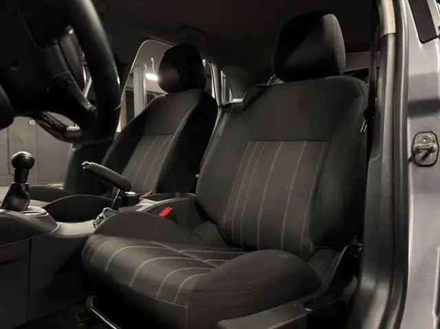 Citroen C4 view 13