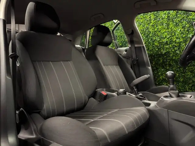 Citroen C4 view 16