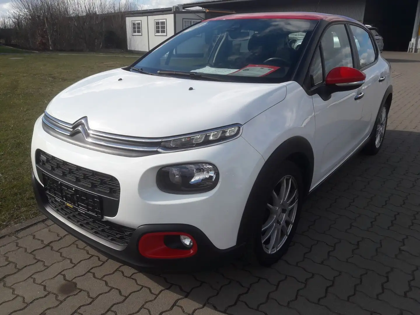 Citroen C3 Feel 1,2 VTi + Navi+ Tempo+Shzg+PDC+++ Weiß - 2