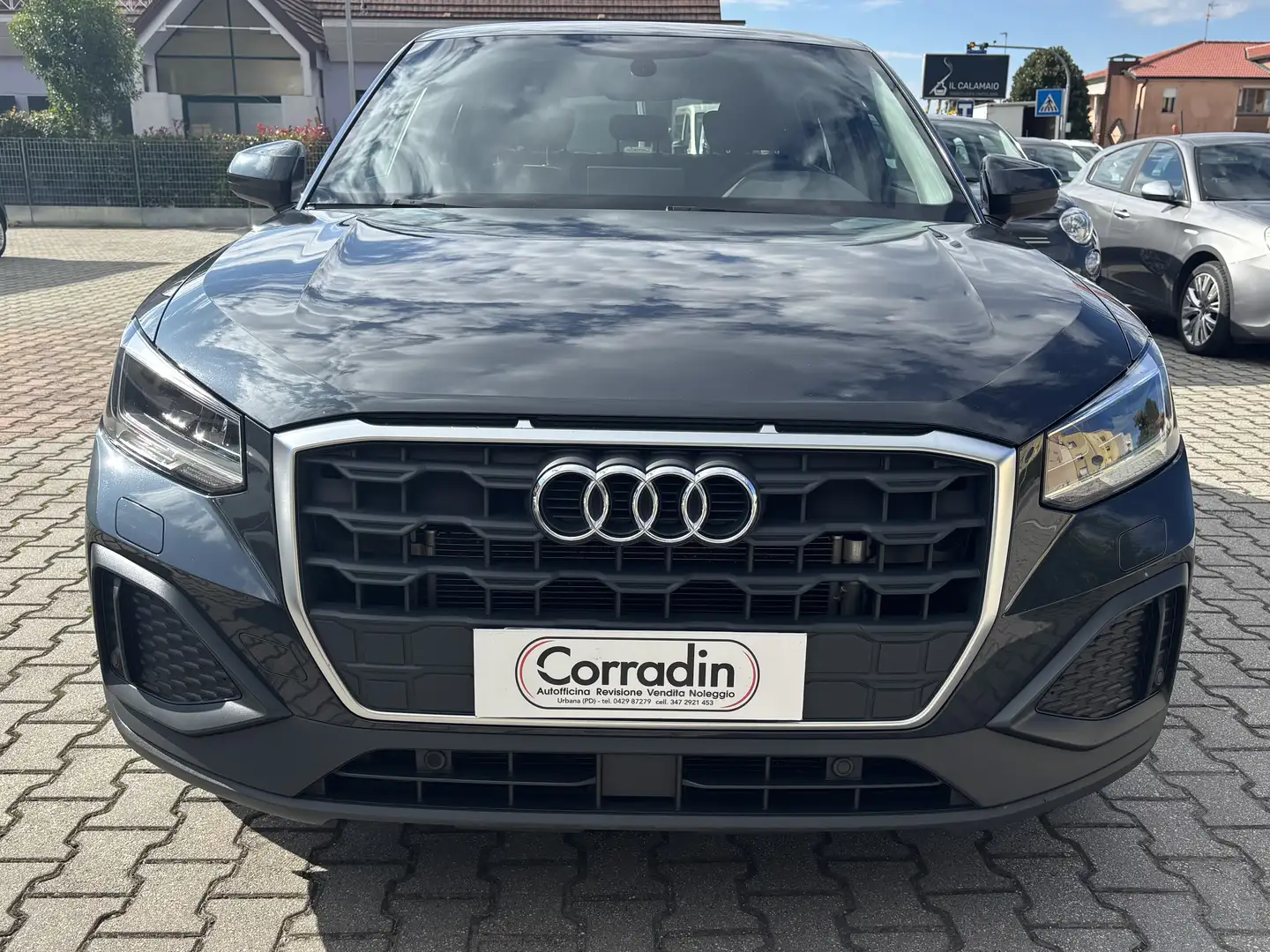 Audi Q2 Q2 35 2.0 tdi Business s-tronic Grijs - 2
