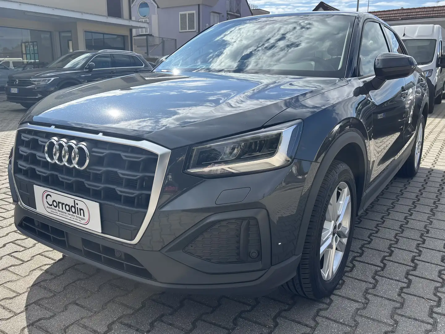 Audi Q2 Q2 35 2.0 tdi Business s-tronic Grijs - 1