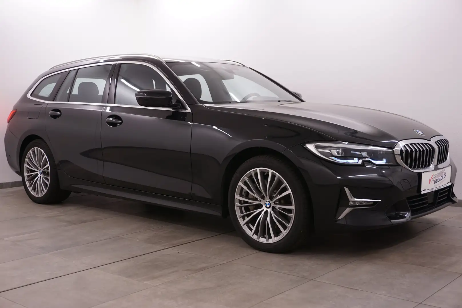 BMW 330 e xDrive Luxury Line // Abstandstempomat // Allrad Noir - 1