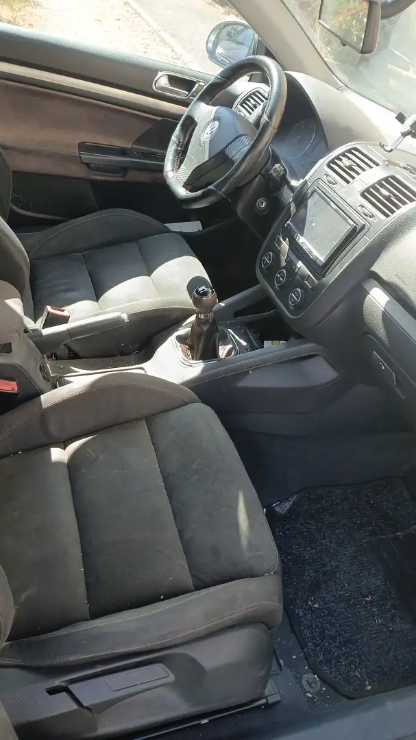 Volkswagen Jetta - 1