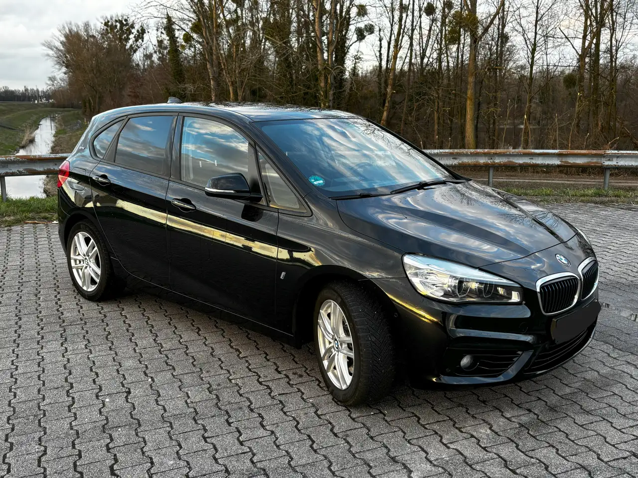 BMW 225