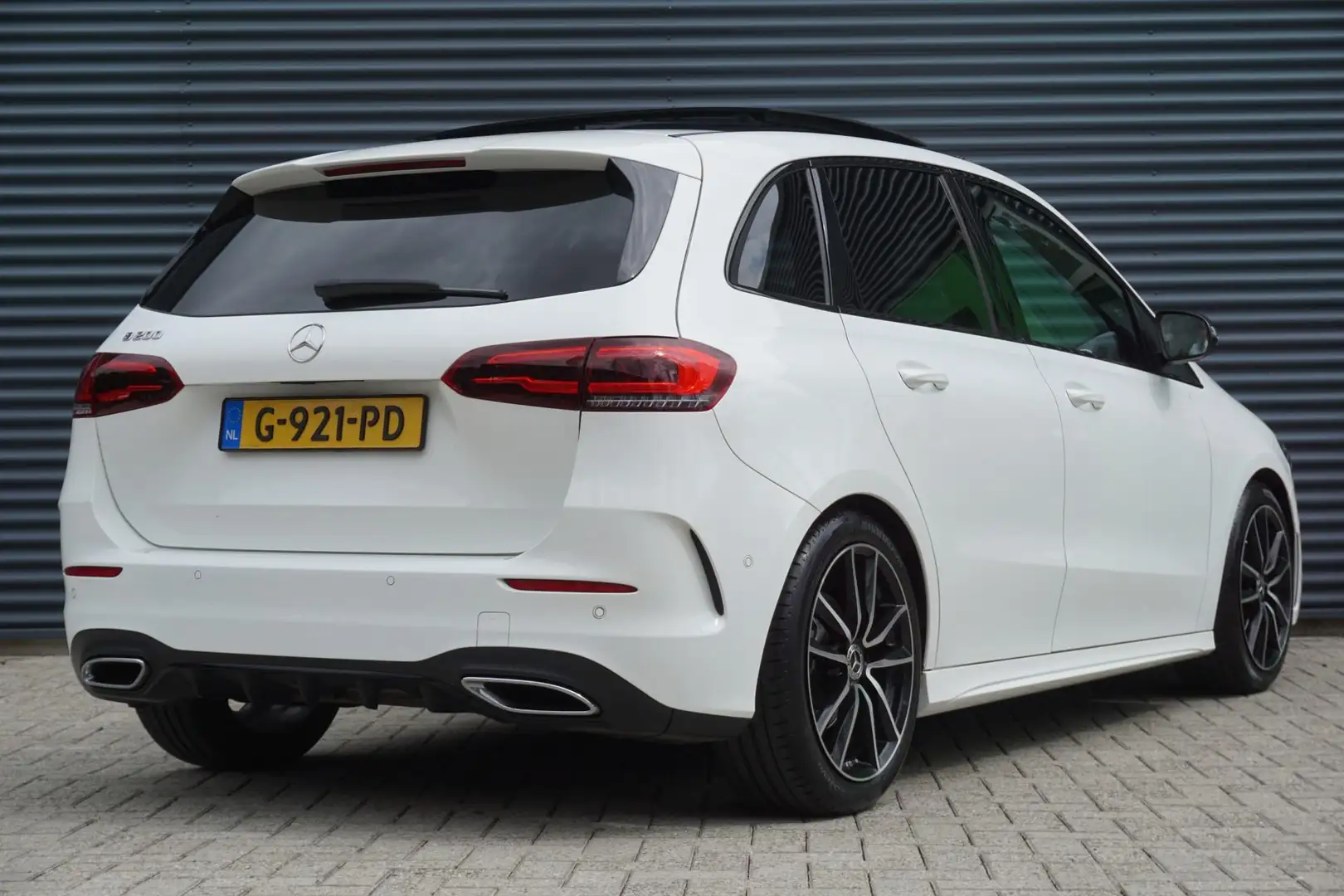Mercedes-Benz B 200 163pk Business Solution AMG | Trekhaak Afneembaar Blanco - 2