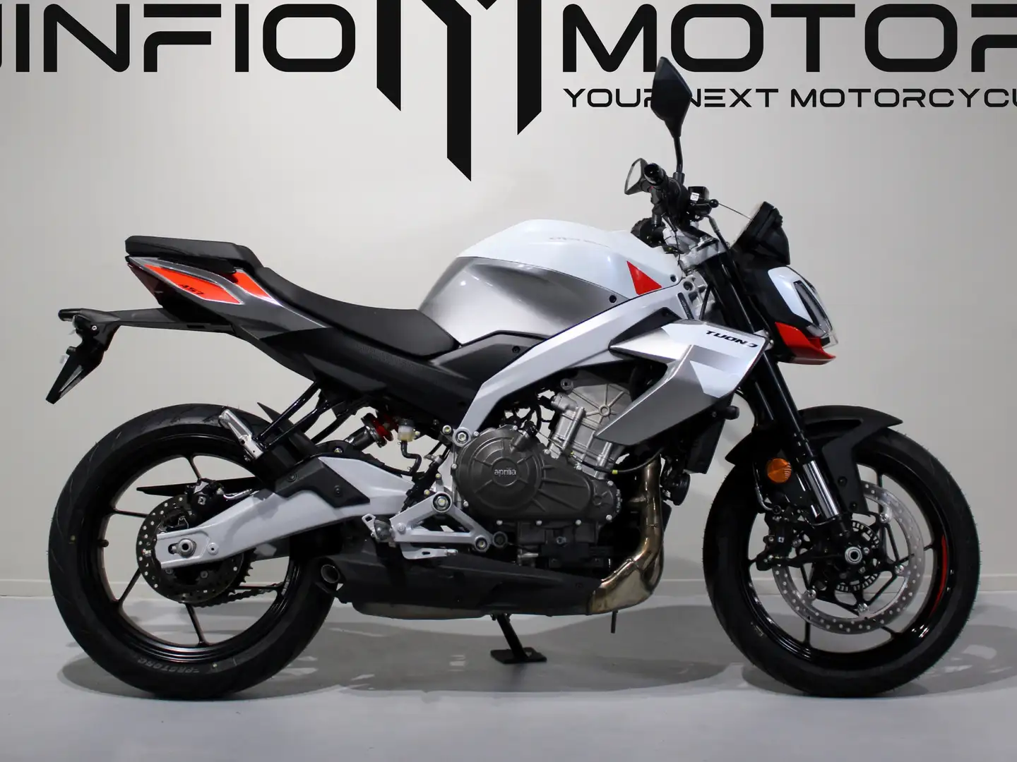Aprilia Tuono 457 - 1