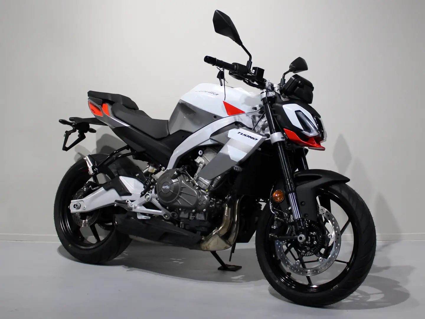 Aprilia Tuono 457 - 2