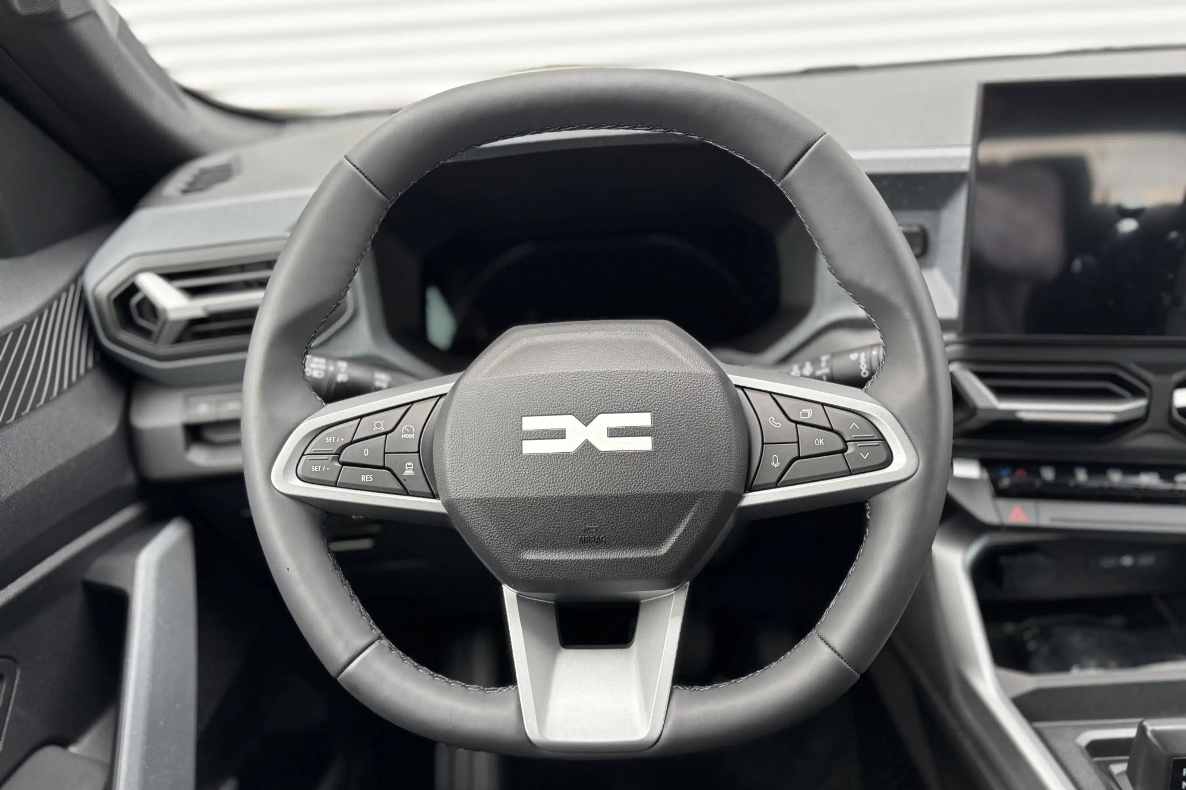 Dacia Bigster 1.8 Hybrid 155 Extreme | rondomzicht camera | voor — photo 6
