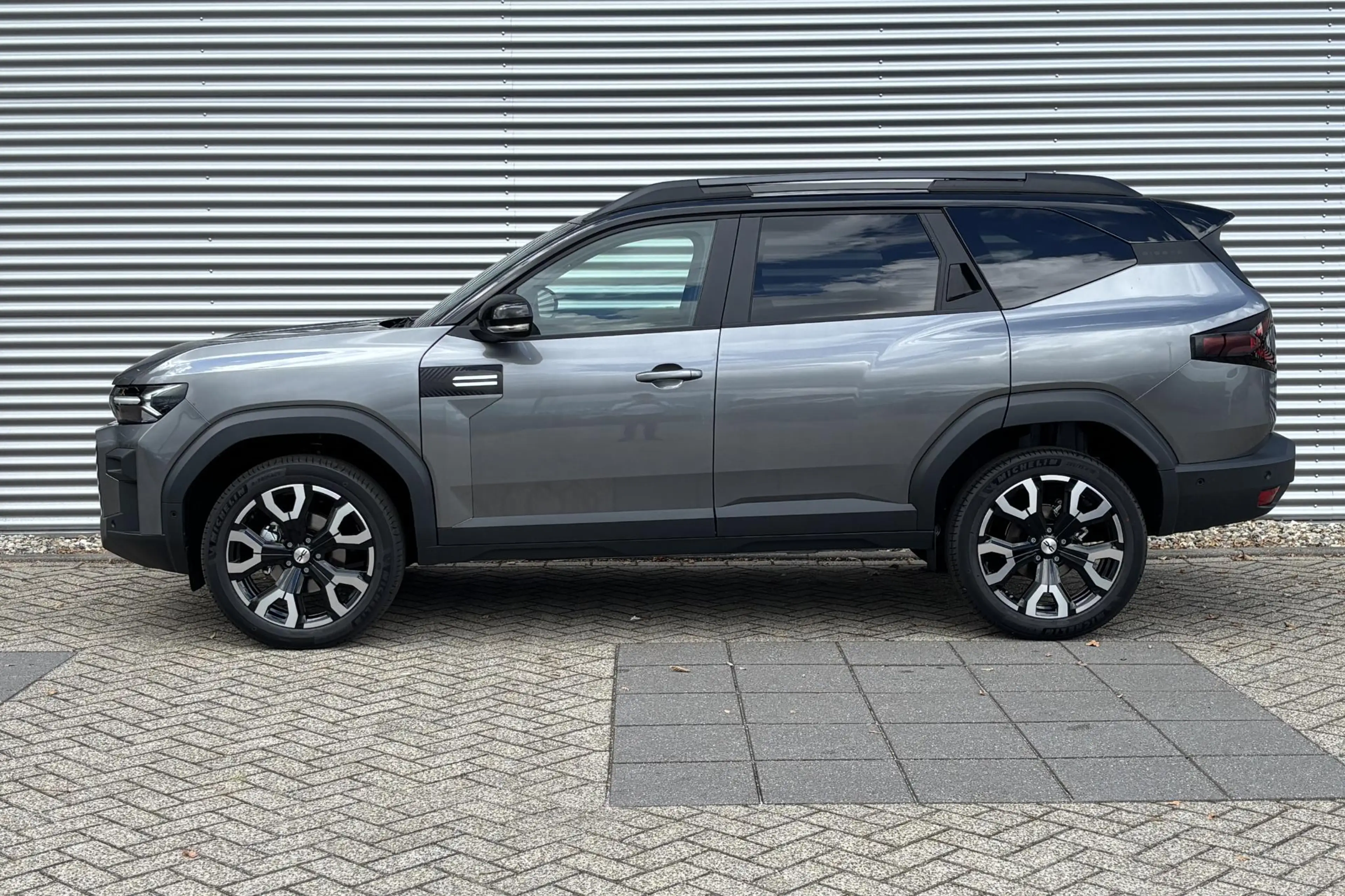 Dacia Bigster 1.8 Hybrid 155 Extreme | rondomzicht camera | voor — photo 13