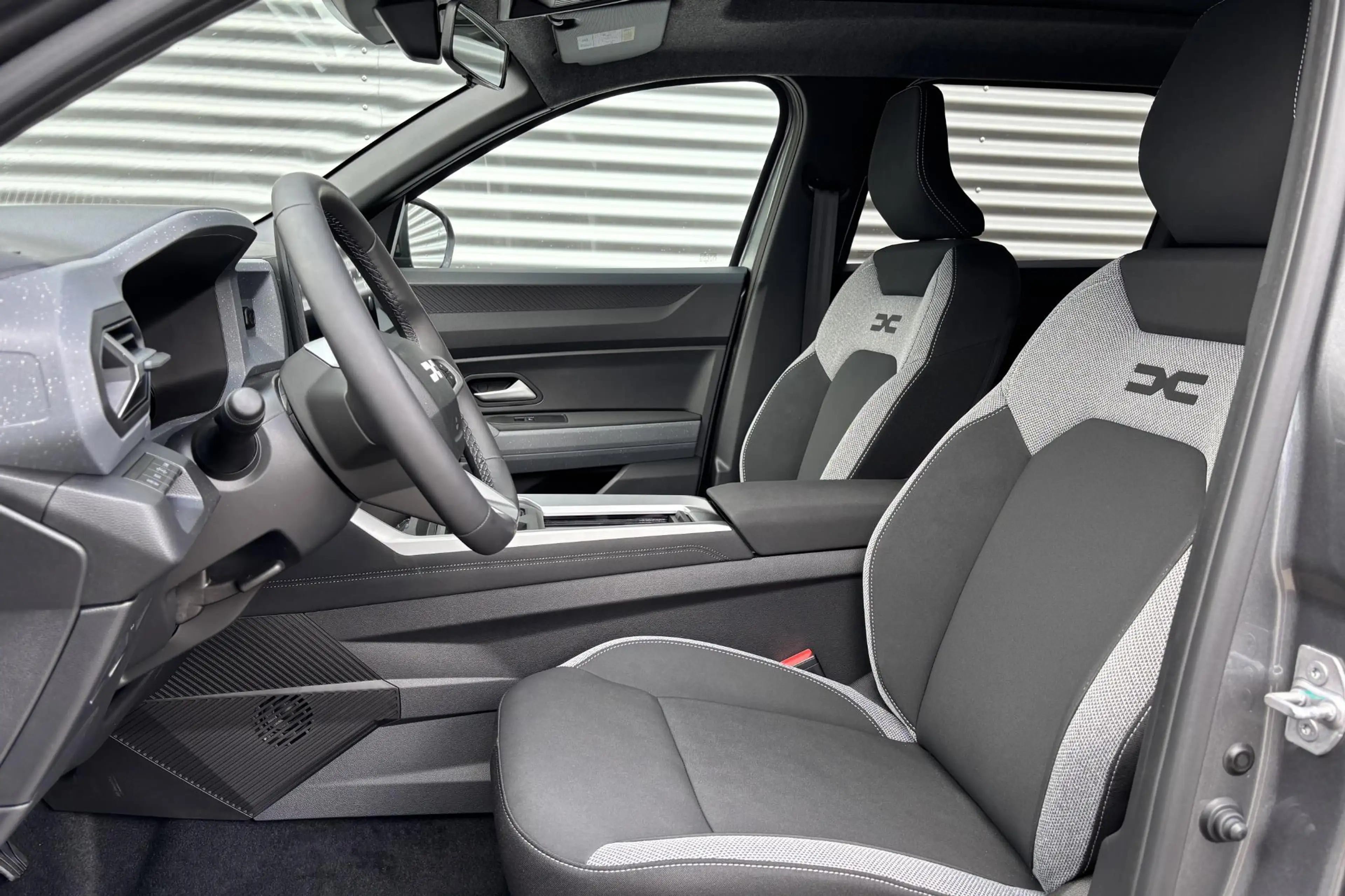 Dacia Bigster 1.8 Hybrid 155 Extreme | rondomzicht camera | voor — photo 14