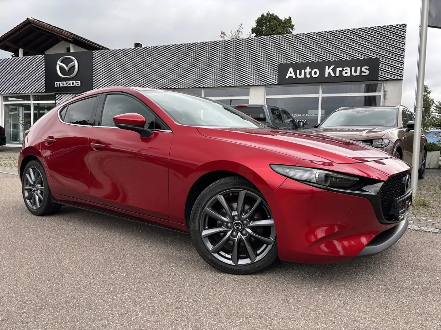 Mazda 3 SKYACTIV-G 122 M-Hybrid SELECTION Design-Paket Červená - 1